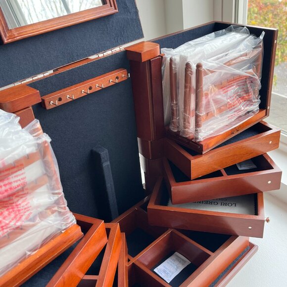 NWOB Lori Greiner 'For Your Ease Only' large, felt-lined wooden jewelry Box - Picture 12 of 16